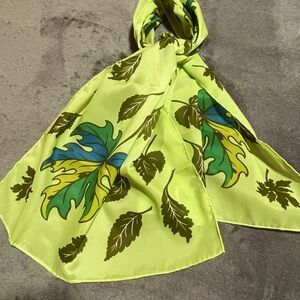 Vintage retro leaf print scarf